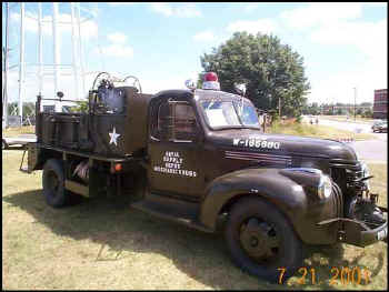 325 fire truck 4x2.jpg (30254 bytes)