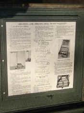 wwii_operating_light_04.JPG (146200 bytes)