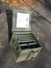 wwii_operating_light_07.JPG (134283 bytes)