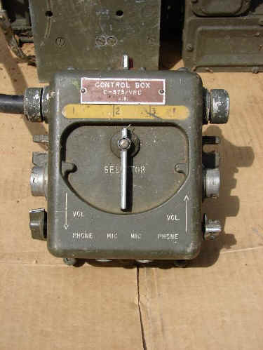 radio02.JPG (58447 bytes)