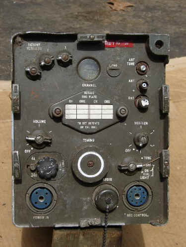 radio10.JPG (66364 bytes)